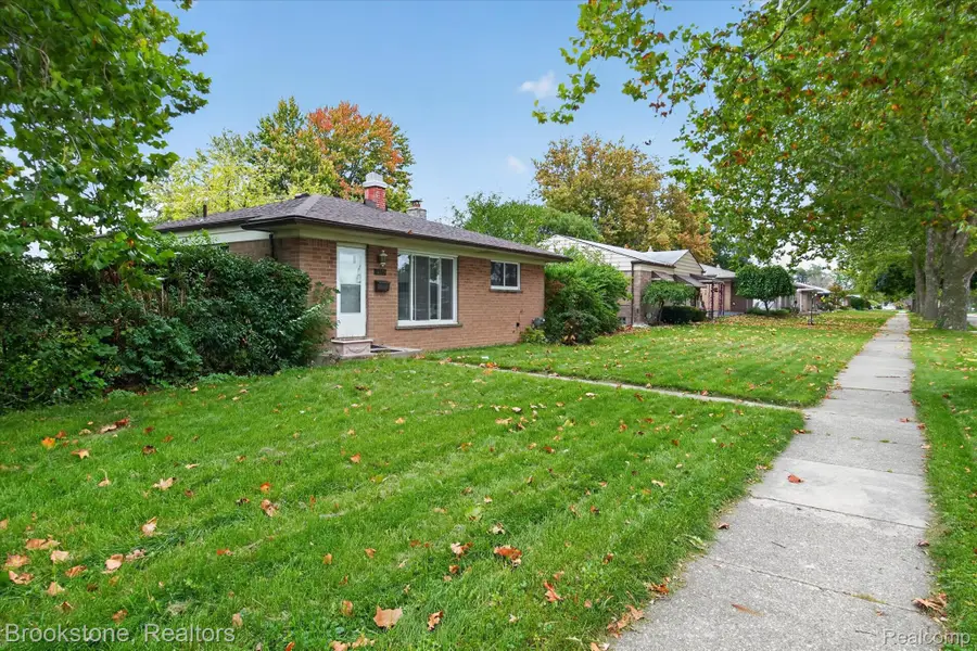 11723 Stamford AVE, Warren, MI 48089 - #2