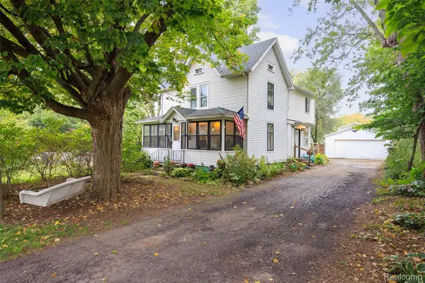 721 Putnam ST E, Pinckney, MI 48169