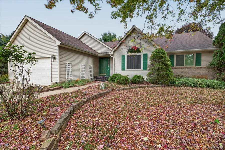 335 Brandon Hill, Ortonville, MI 48462 - #2