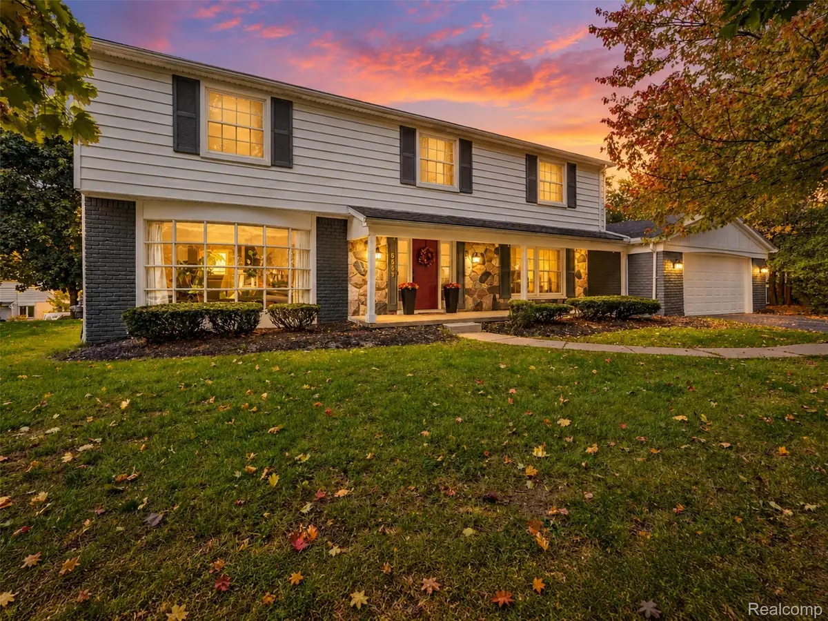 5565 Pembury, West Bloomfield, MI 48322 - #1