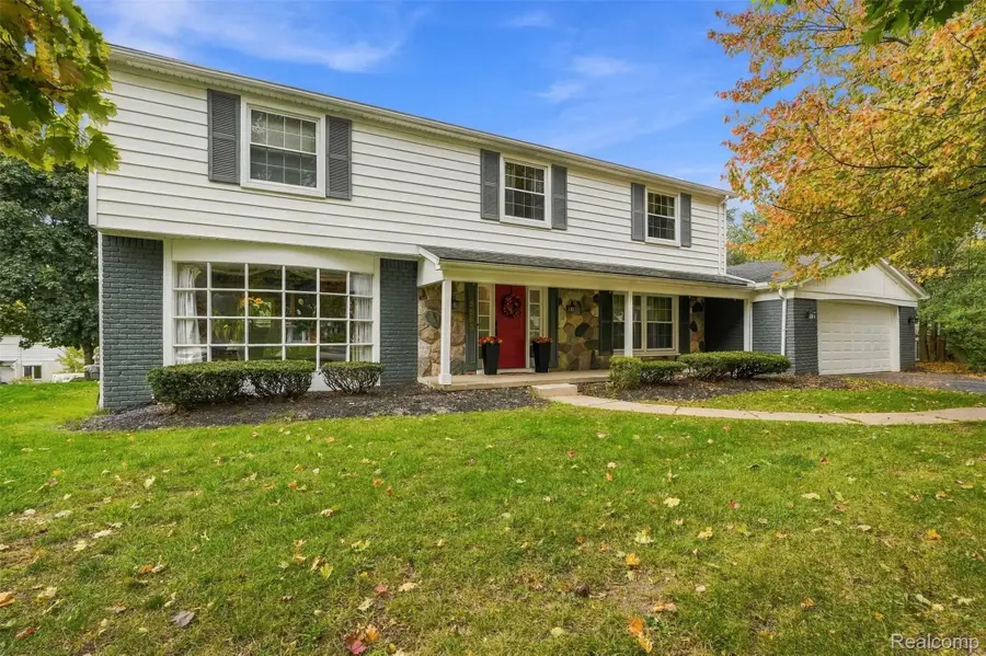 5565 Pembury, West Bloomfield, MI 48322 - #2