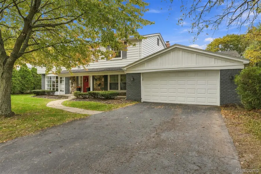 5565 Pembury, West Bloomfield, MI 48322 - #3