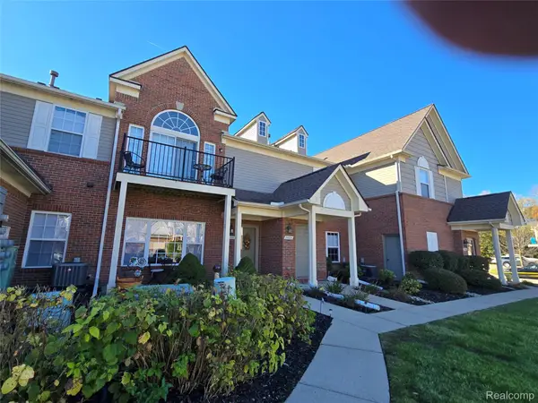 20024 Hidden Oaks DR, Trenton, MI 48183
