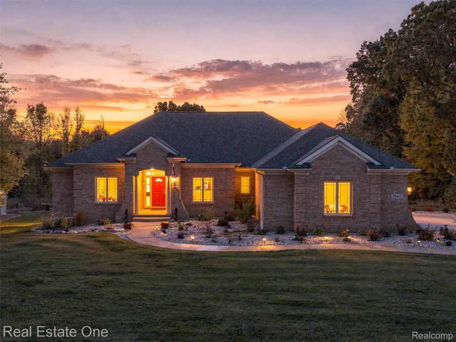 2840 Eric DR, White Lake, MI 48383 - #2