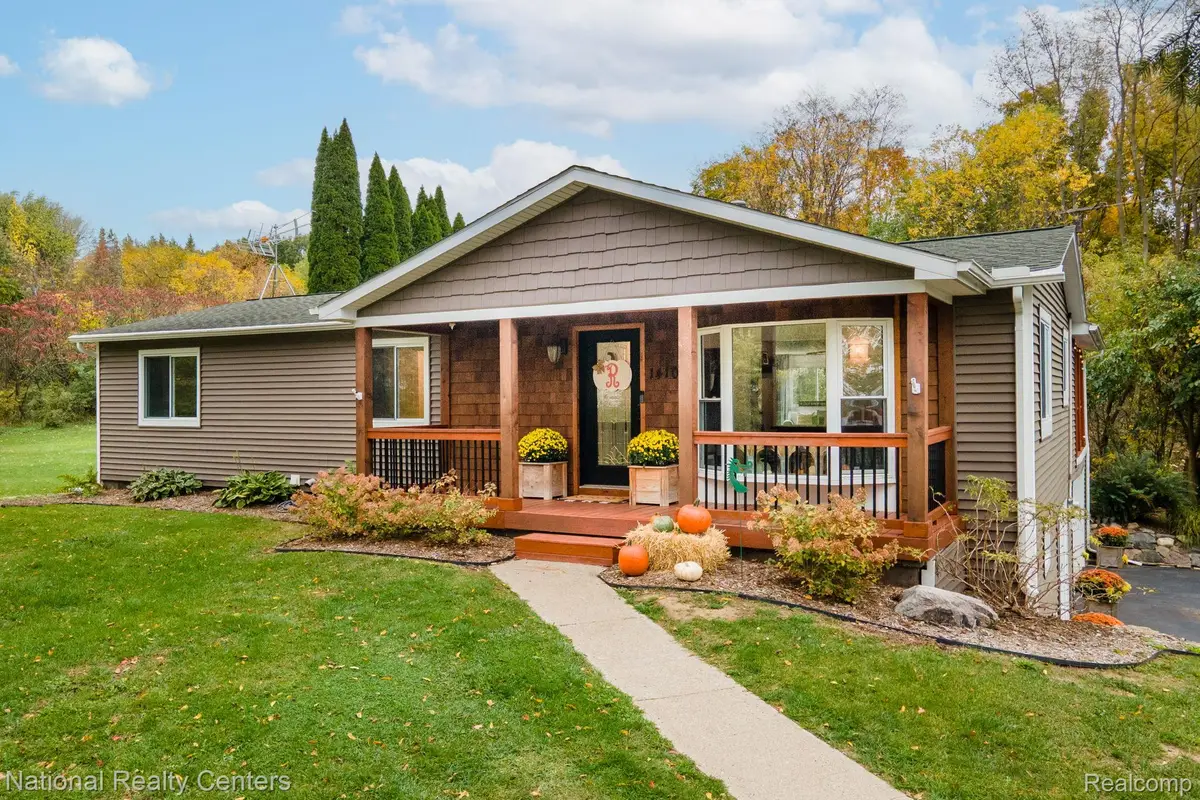 1410 W Silverbell RD, Orion, MI 48359 - #1