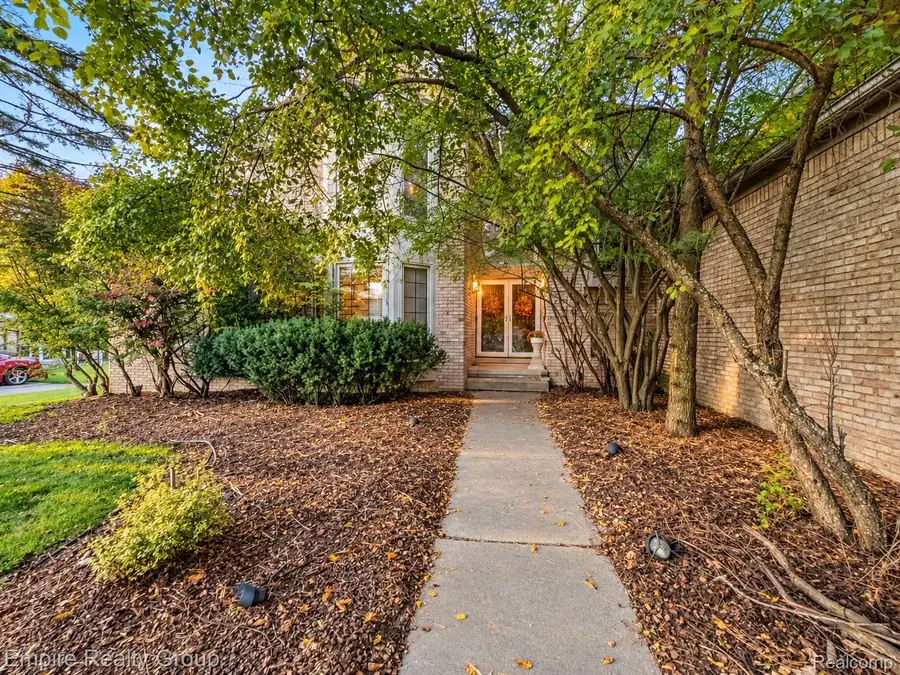 13716 Westbrook RD, Plymouth, MI 48170 - #2