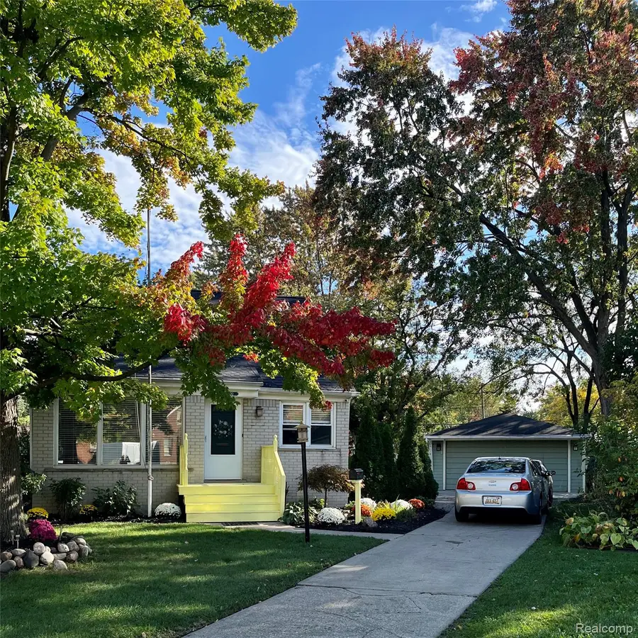 10000 Dixie, Redford, MI 48239 - #2