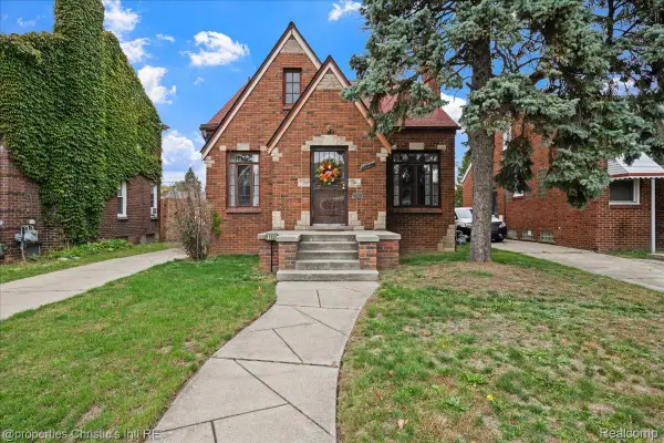 11829 Engleside ST, Detroit, MI 48205