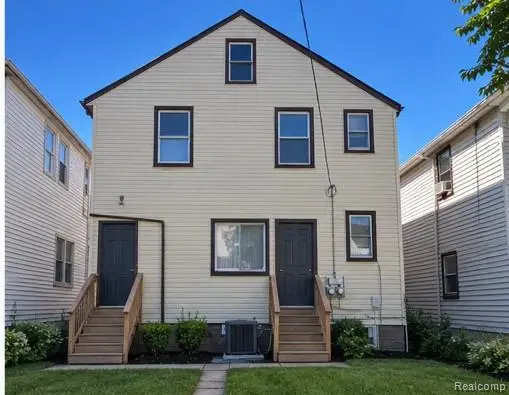 9500 Charest ST, Hamtramck, MI 48212 - #2