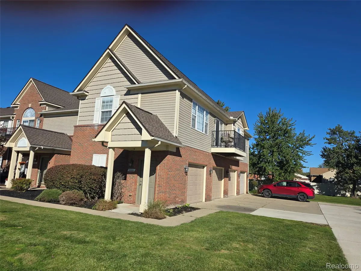 20001 Hidden Oaks DR, Trenton, MI 48183 - #1