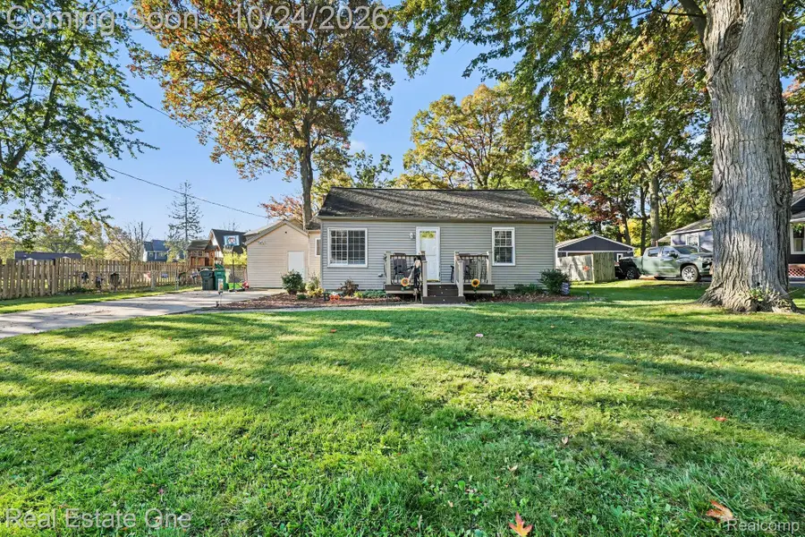 2164 Knollwood ST, Auburn Hills, MI 48326 - #2