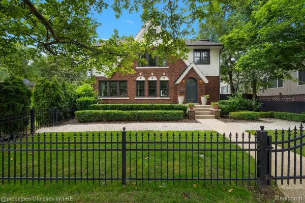 972 Ann ST, Birmingham, MI 48009