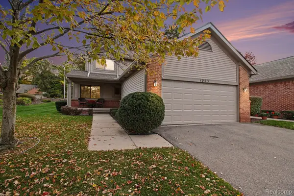 1003 Pinewood CT, Brighton, MI 48116