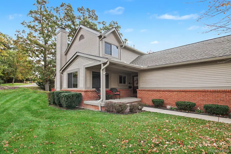 1003 Pinewood CT, Brighton, MI 48116 - #3