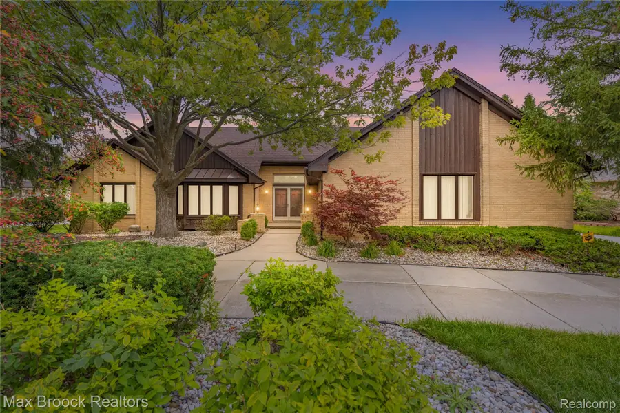 4418 Pinehurst DR, West Bloomfield, MI 48322 - #2