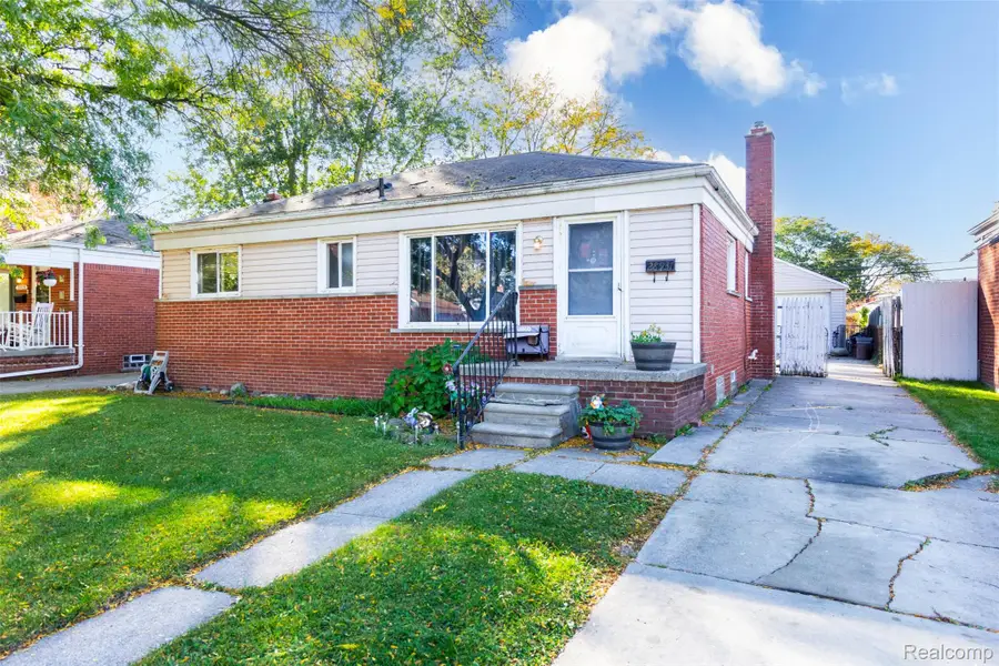 28931 Joan ST, Saint Clair Shores, MI 48081 - #2