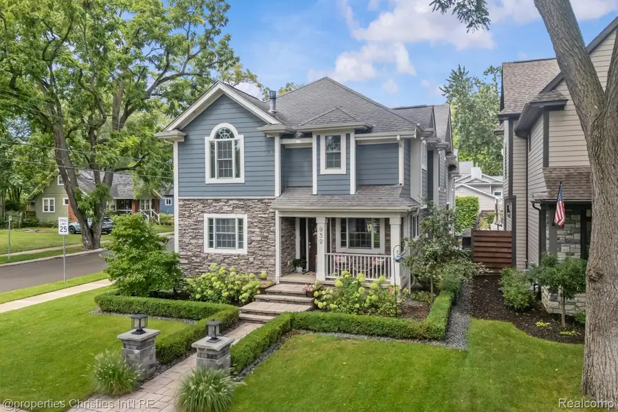 932 Roselawn DR, Rochester, MI 48307 - #2