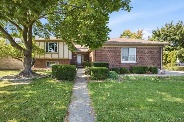 36753 Iroquois DR, SterlingHeights, MI 48310