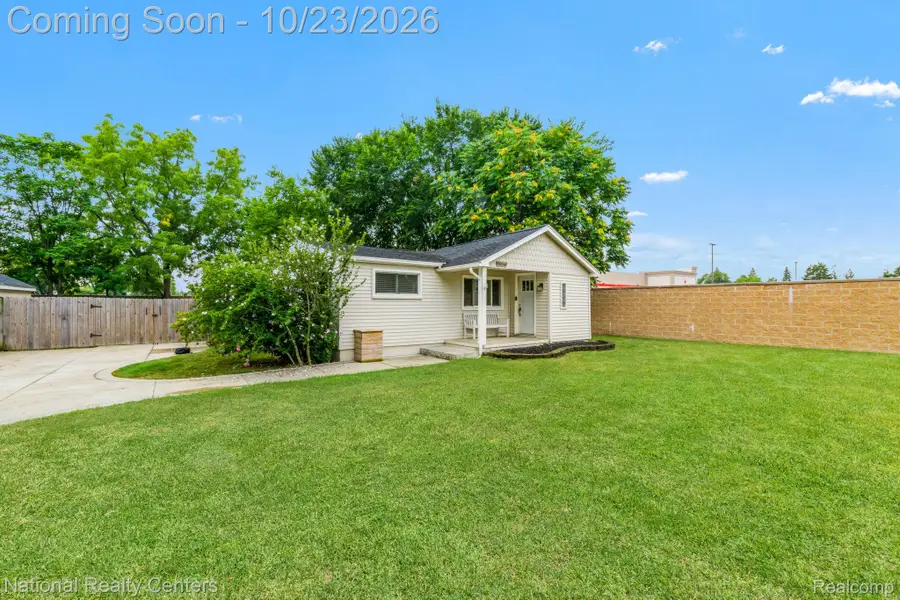 18240 Sycamore ST, Roseville, MI 48066 - #3