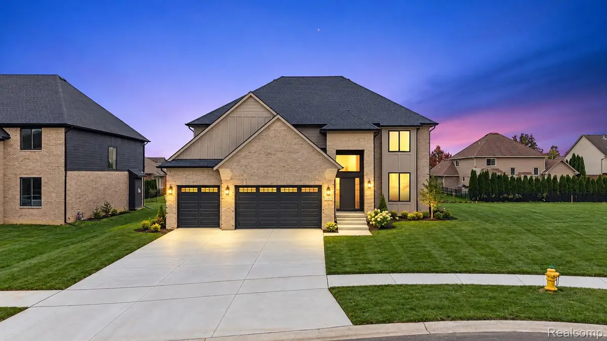 16968 Pienza DR, Macomb, MI 48042 - #1