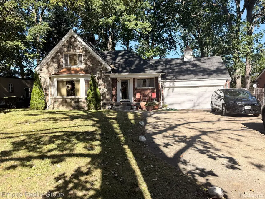 1260 Strathcona DR, Detroit, MI 48203 - #2