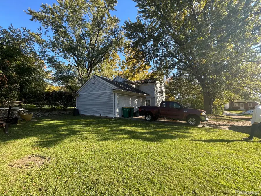 23131 Albion AVE, Farmington Hills, MI 48336 - #3