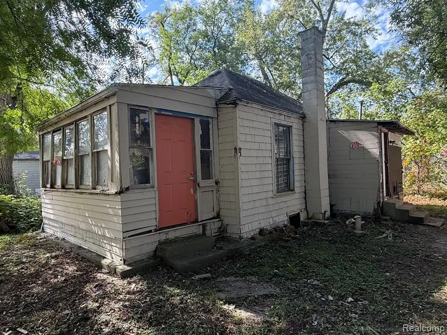 15877 Pierson ST, Detroit, MI 48223 - #2
