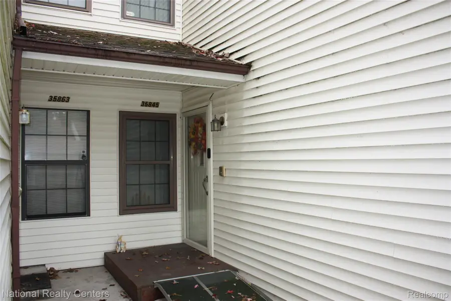 35845 Castlewood CT, Westland, MI 48185 - #2