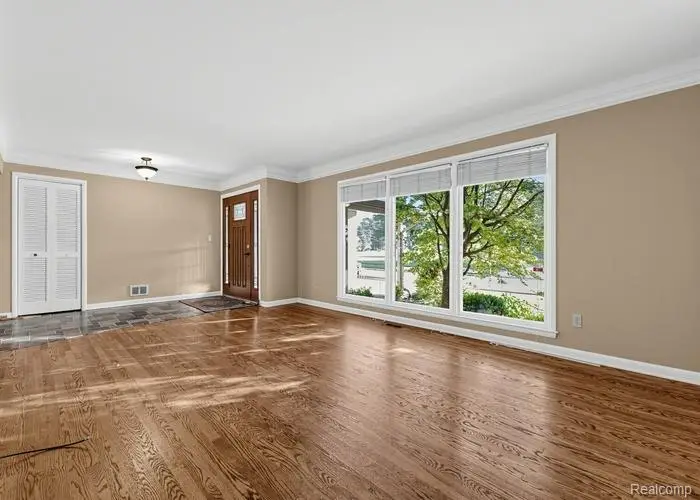 10078 Kolb AVE, Allen Park, MI 48101 - #3
