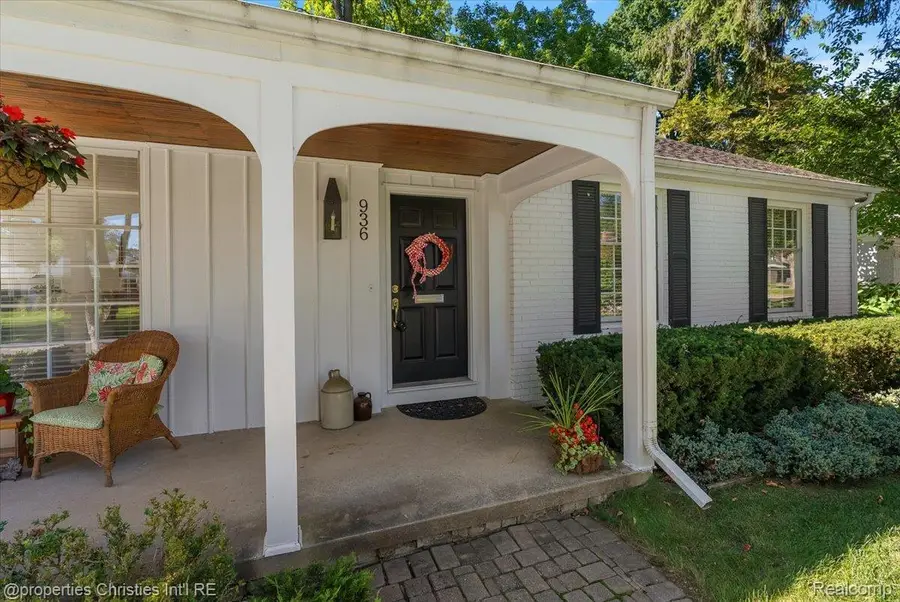 936 S Glenhurst DR, Birmingham, MI 48009 - #2