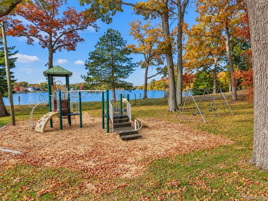 7550 Hemlock DR  # 5, West Bloomfield, MI 48324 - #3