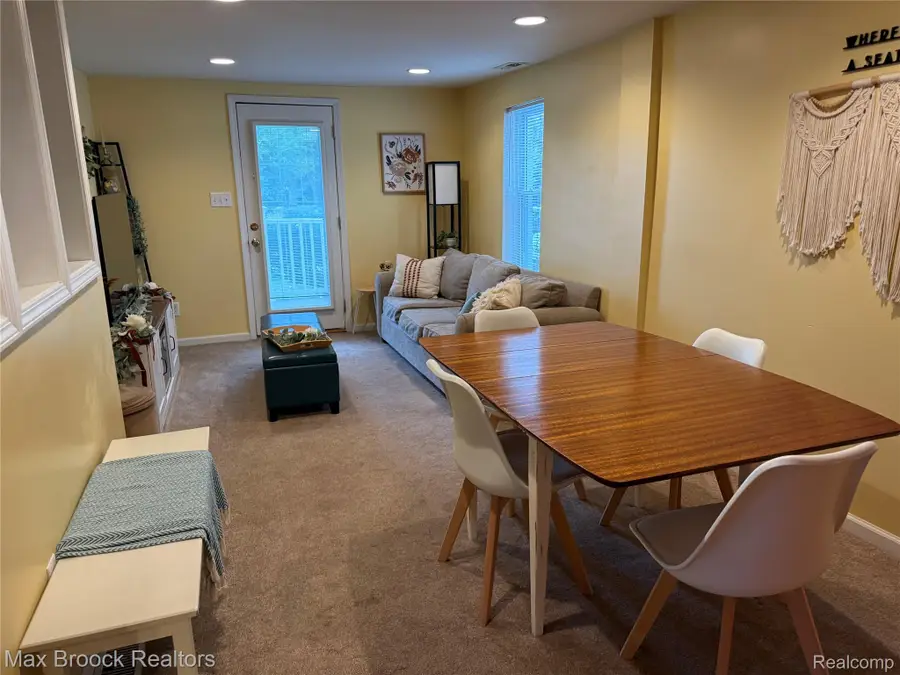 22141 Springbrook AVE, Farmington Hills, MI 48336 - #3