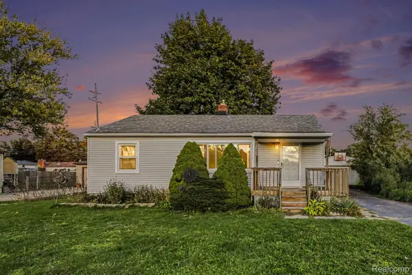 2024 Crescent Lake RD, Waterford, MI 48329