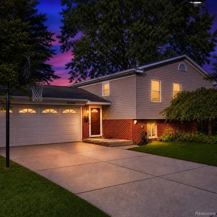 23898 Barfield ST, Farmington Hills, MI 48336 - #2