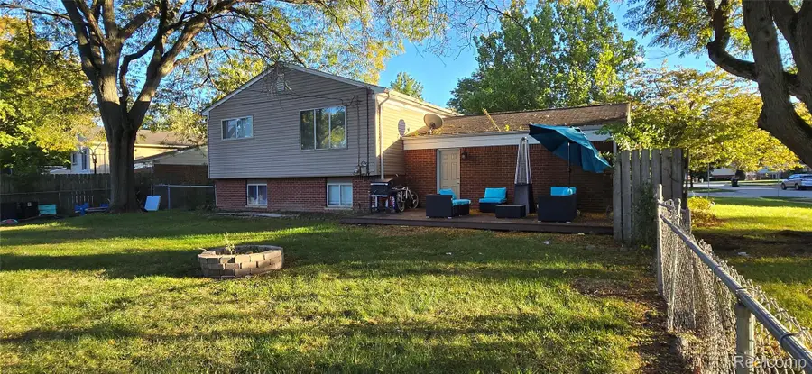 23898 Barfield ST, Farmington Hills, MI 48336 - #3