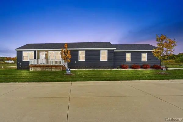 2785 Tradewinds Ct. CT  # 439, Lapeer, MI 48446