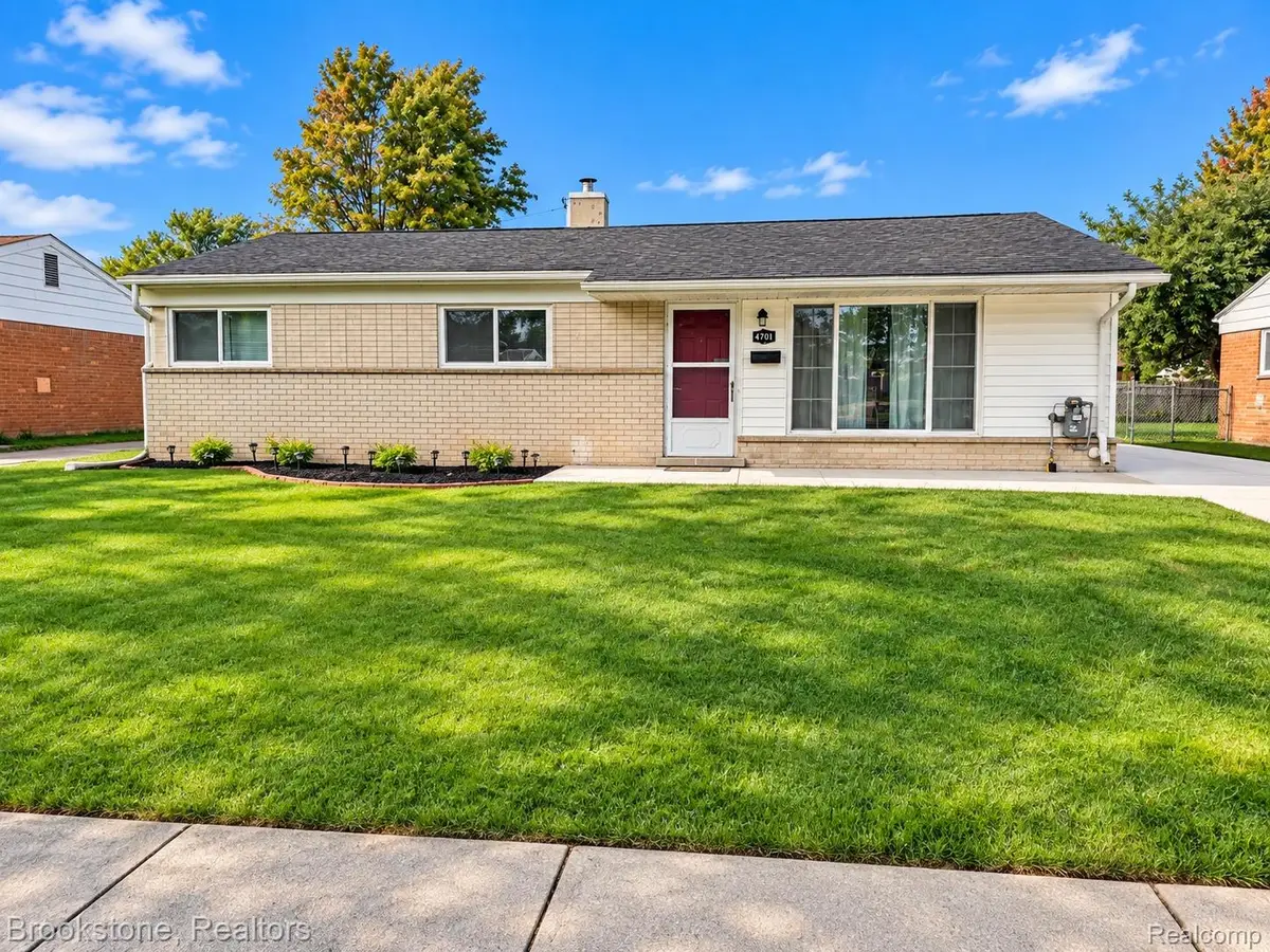 4701 Berwyn DR, Warren, MI 48092 - #1