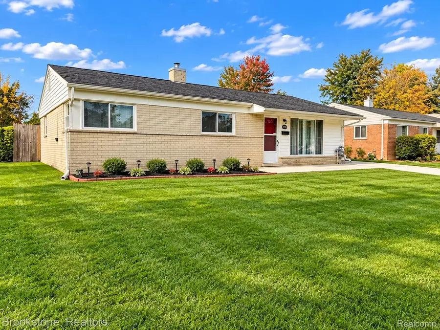 4701 Berwyn DR, Warren, MI 48092 - #2