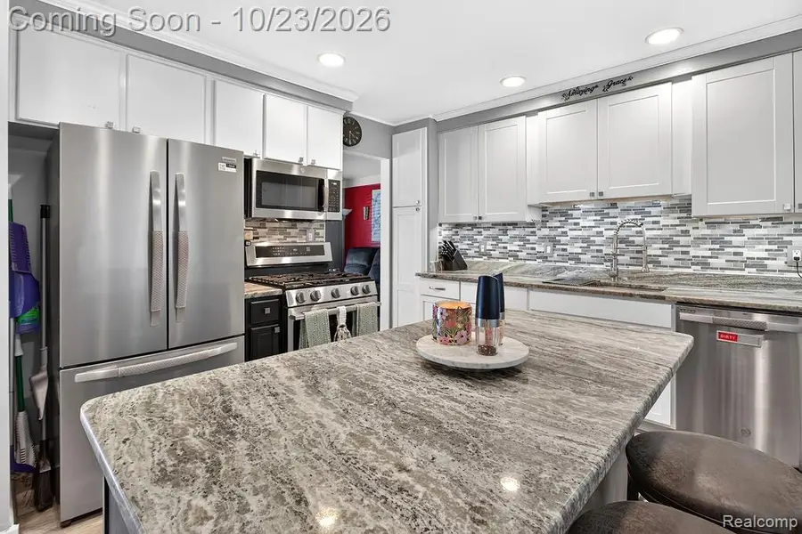 11708 Hovey ST, Warren, MI 48089 - #3