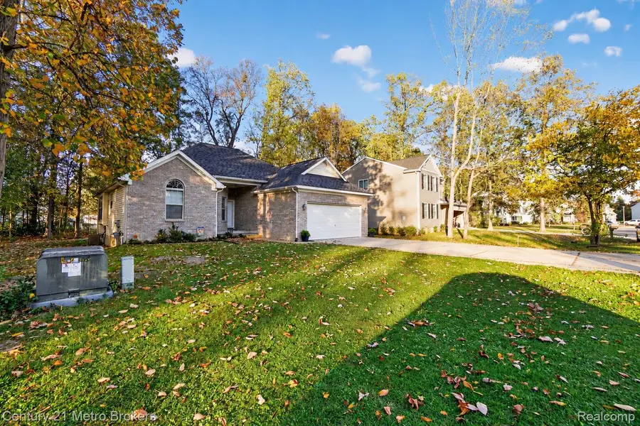 4363 Spring Meadows CT, Burton, MI 48519 - #3