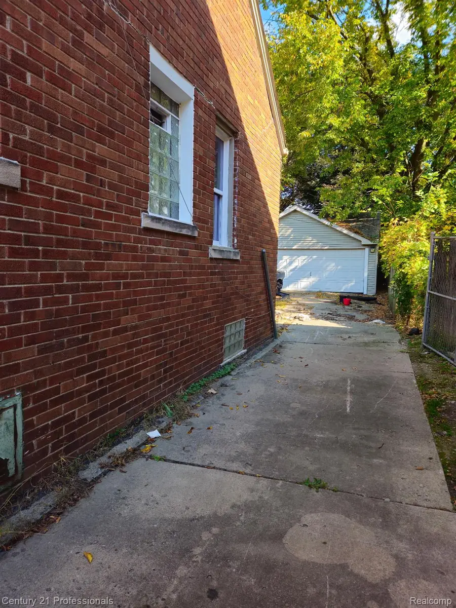 9610 Rutland ST, Detroit, MI 48227 - #2