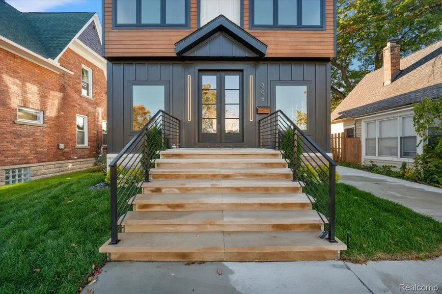 205 Pine ST, Rochester, MI 48307 - #2