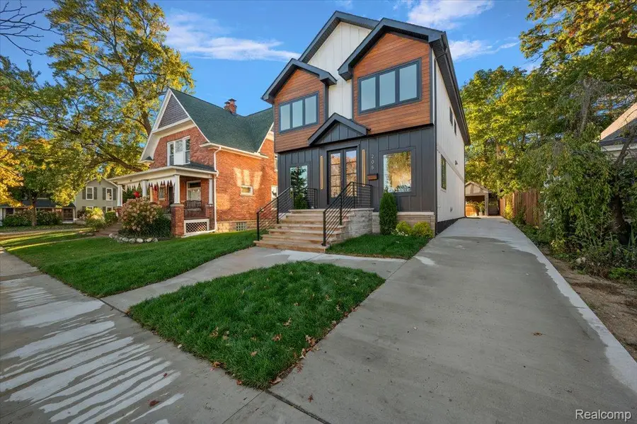 205 Pine ST, Rochester, MI 48307 - #3