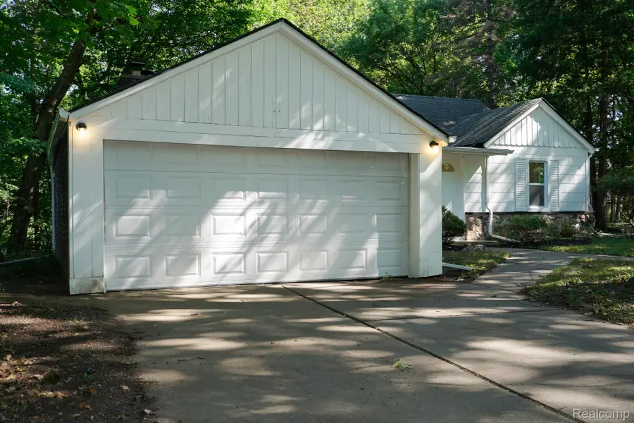 24300 Simmons AVE, Southfield, MI 48033 - #2
