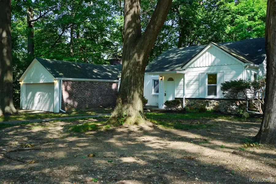 24300 Simmons AVE, Southfield, MI 48033 - #3