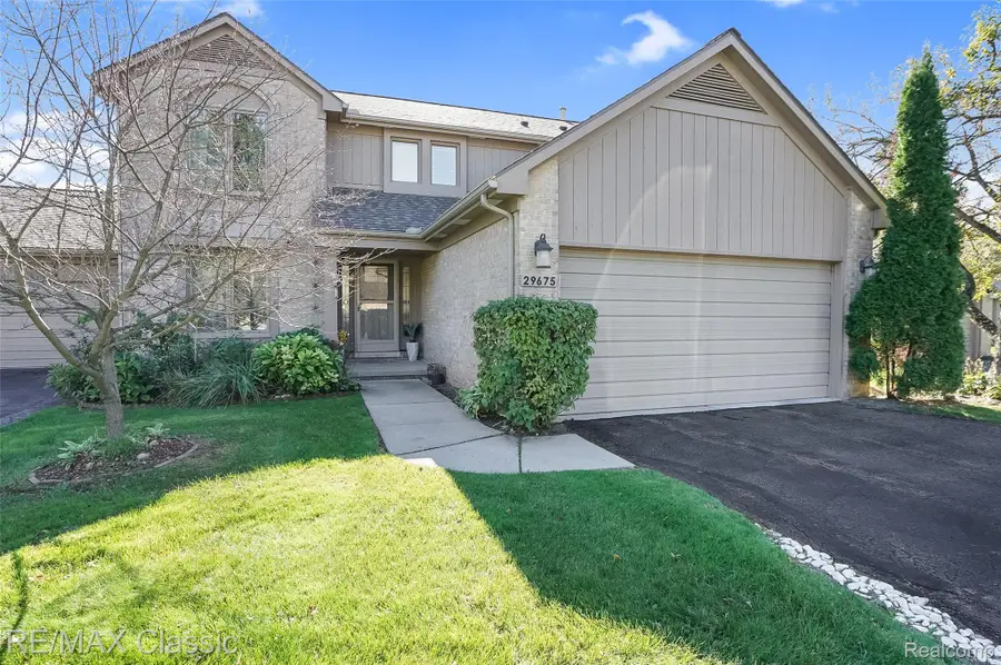 29675 Vista CT, Farmington Hills, MI 48331 - #2