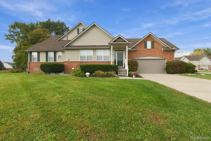 30020 Trail Creek DR, New Boston, MI 48164 - #2