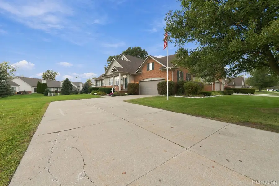 30020 Trail Creek DR, New Boston, MI 48164 - #3
