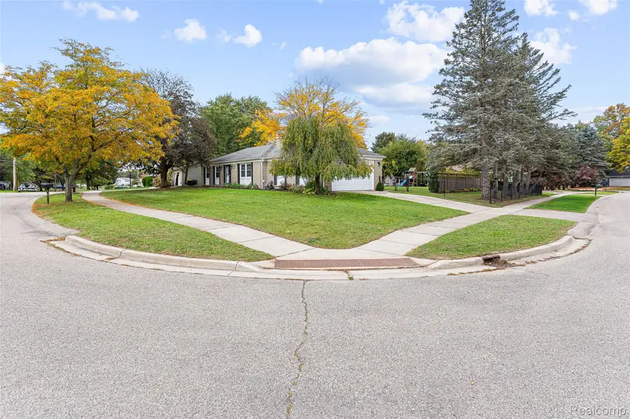 2671 Wyandotte DR NE, Northview, MI 49525 - #3