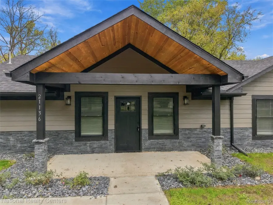 21136 Randall ST, Farmington Hills, MI 48336 - #2